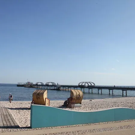 Strandlaeufer Im Kirschgarten
